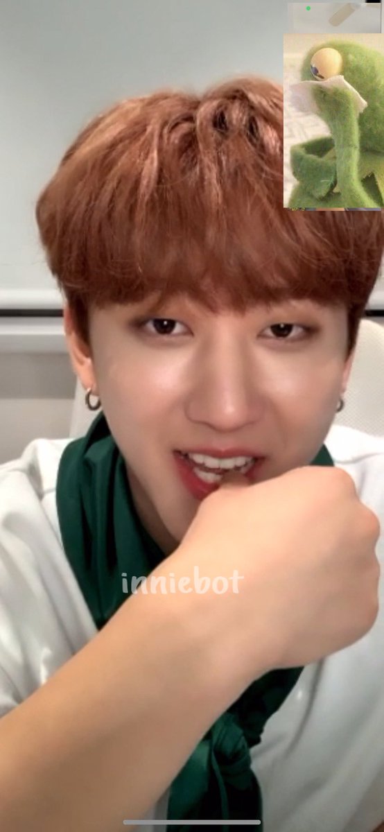 inniebot's tweet image. 211008 changbin withfans video call 🐖🐇 

finally!!!! got to meet!!!!! my other loml!!!!!!!!! 😞😞😞😞 

#스트레이키즈 #창빈