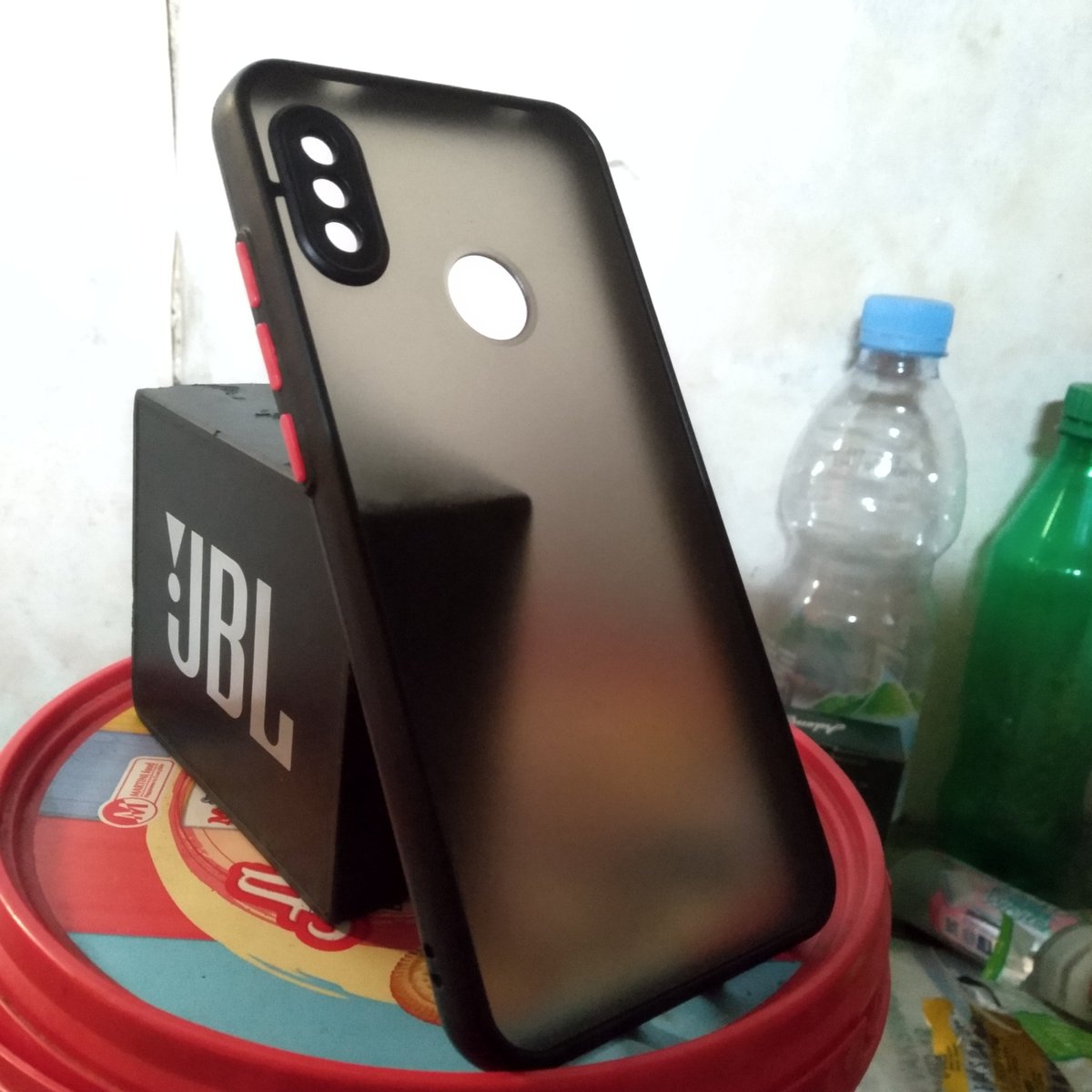 buangkelaut's tweet photo. Softcase Redmi 6 pro beli kemarin 7 Oktober 2021 harganya 25rb. Iseng ngecek di tokped harganya ga sampe 15rb. Semoga awet lah yaaa.. https://t.co/PsG8hiN2lW