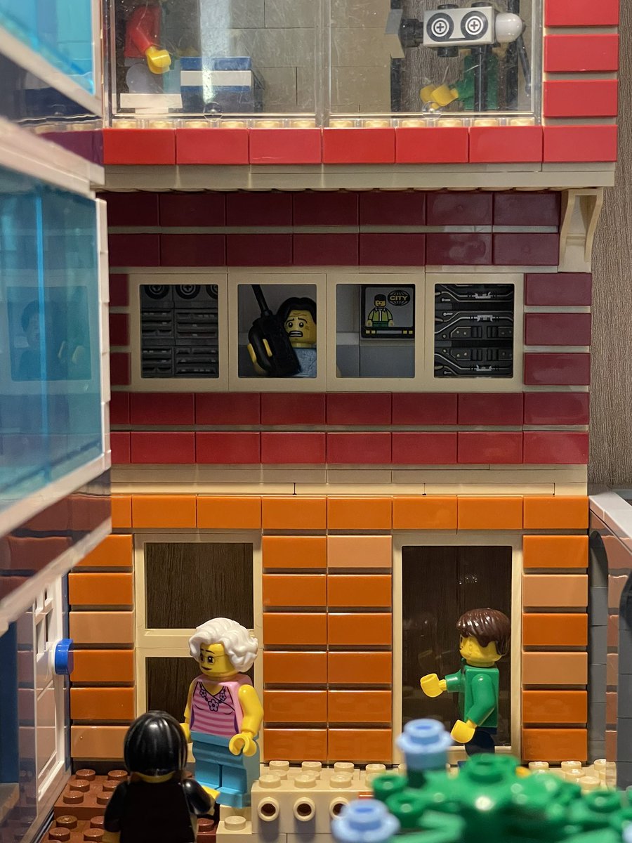 marcolego2's tweet image. #lego TV tower is starting to get populated with more and more details