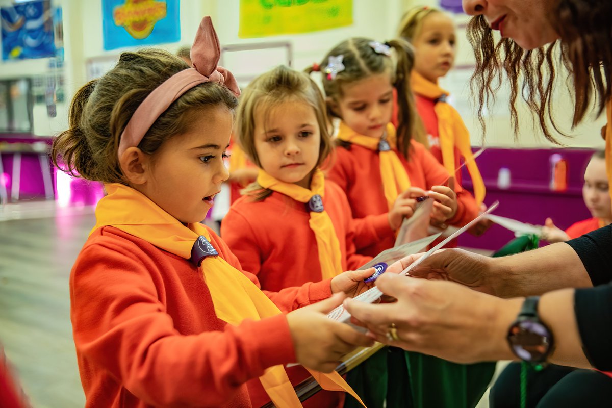 We're recruiting! Could you be our new Development Team Assistant? Do you know someone who fits the bill? Take a look at the ad, and help grow Scouting in North London! scouts.org.uk/about-us/jobs/…