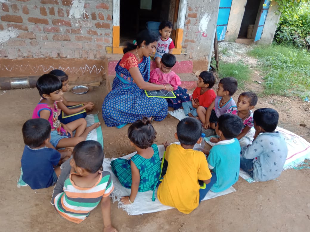 WCDWARANGALR's tweet photo. Anganwadi Teacher's stimulating environment around children to improve holistic development of a child. 
@SmitaSabharwal
@Collector_WGL 
@MinistryWCD 
@MinistryWCD 
@EduMinOfIndia 
@smritiirani 
@ArooriRamesh 
@DayakarRao2019 
@PSRNSPT https://t.co/1YCSef5z3m