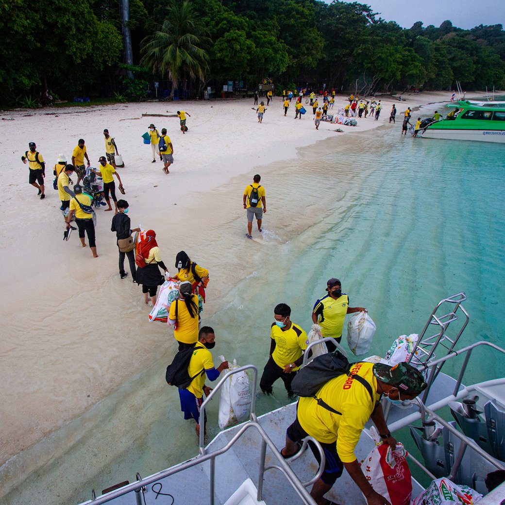 Pimalairesort's tweet photo. This year, we collected up to 3 tons (3,000 kg) of marine wastes on Koh Rok and were disposed of sustainably.

For more information about our CSR activities, please visit https://t.co/X6J3TO72ID

#Pimalai #SLH #ConsiderateCollection #BeachCleanUp https://t.co/2A84jiT22H
