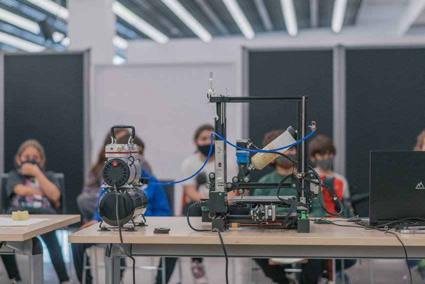 X_vier Dom_guez tweet media