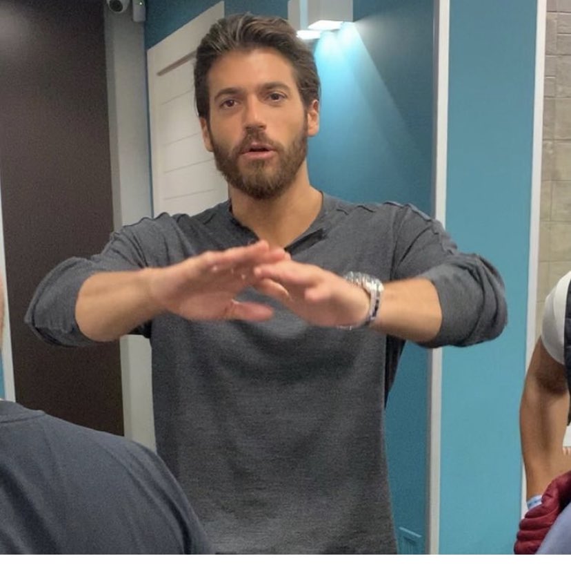 tzina90495727's tweet photo. set time #francescodemir #CanYaman #francescachillemi #violla #ViolaComeIlMare #LuxVide #nicoufficiostampa https://t.co/Pi4lM5OAFo