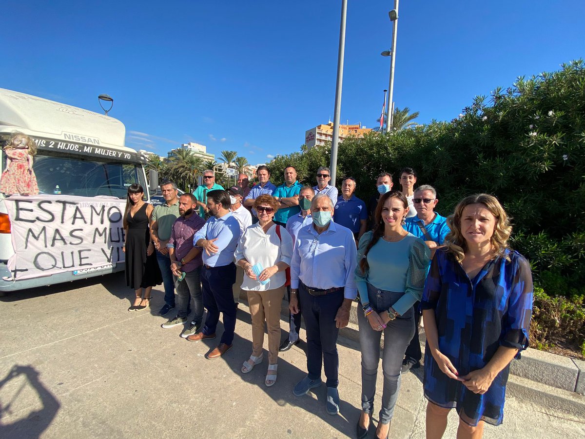 Vox_Almeria's tweet image. 🫑Esta mañana hemos acompañado al campo almeriense en su parón agrícola por la crisis del sector. 

☠️ Nuestra agricultura está en peligro de extinción por las políticas globalistas de la izquierda. 

¡Lo nuestro primero! 💪🏼🇪🇸