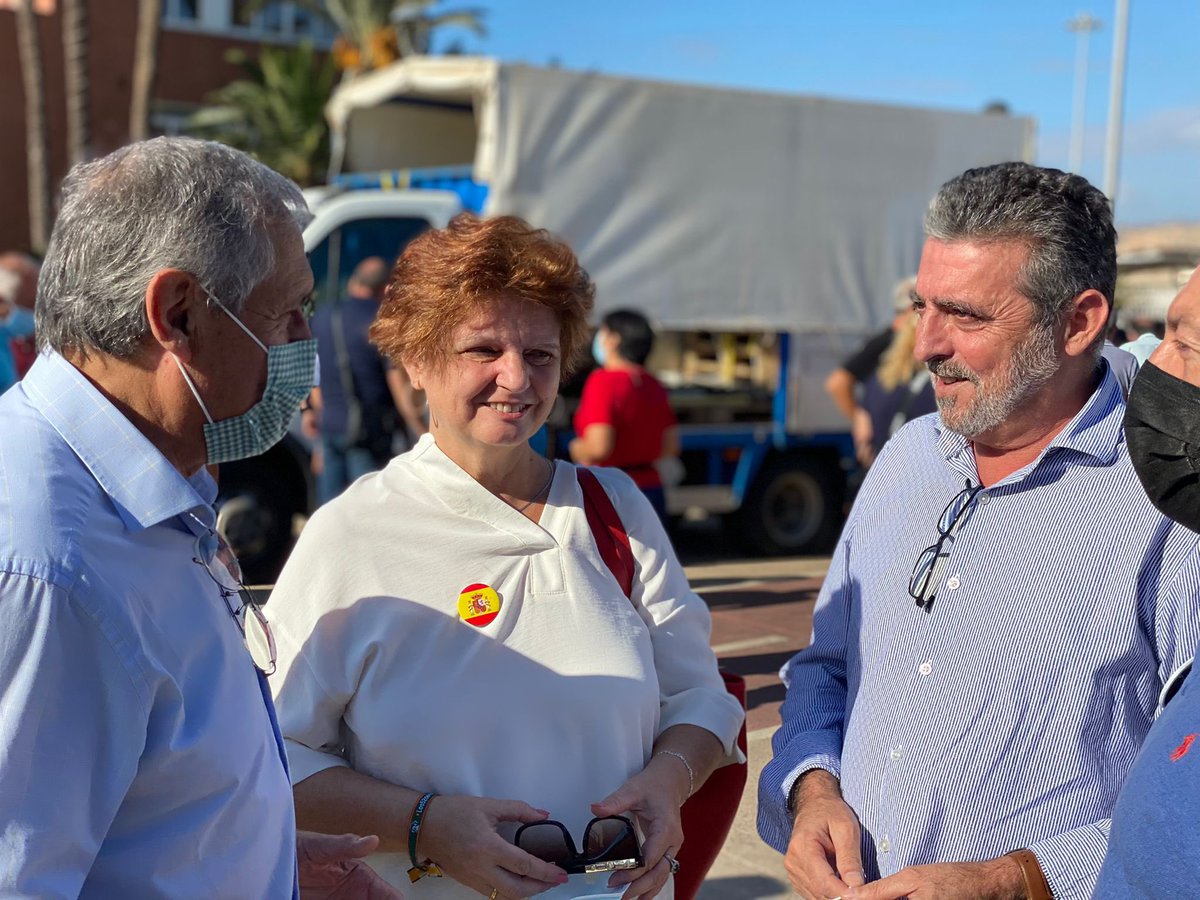 Vox_Almeria's tweet image. 🫑Esta mañana hemos acompañado al campo almeriense en su parón agrícola por la crisis del sector. 

☠️ Nuestra agricultura está en peligro de extinción por las políticas globalistas de la izquierda. 

¡Lo nuestro primero! 💪🏼🇪🇸