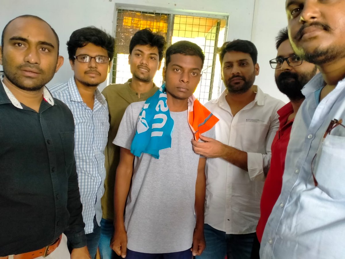 NSUI_BHU's tweet photo. आज एनएसयूआई बीएचयू की नीतियों और कार्यक्रमों से प्रभावित होकर एसएफआई बीएचयू के साथी चंदन मेहता और शोध छात्र सागर मौर्या जी ने @NSUIUP_EAST के प्रभारी @AvinashYadav___ की मौजूदगी में @NSUI_BHU की सदस्यता ग्रहण की। https://t.co/V9ItLjZBHC