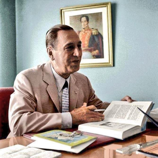 FCocheroldan's tweet photo. Nace un #8deOct PERÓN y no es del PJ,es del Movimiento Nacional,de una avenida ancha que miles caminan en el mismo sentido,Con Zapatillas distintas/@alfarogerman @MelliOrellanaOK @OsvaldoJaldo @TanoAlfaro @ArturoJuri @lrnocaranza @joseorellanaOK @Beatriz_AvilaOK @CarlosArnedo19 https://t.co/ooyYuasFAH