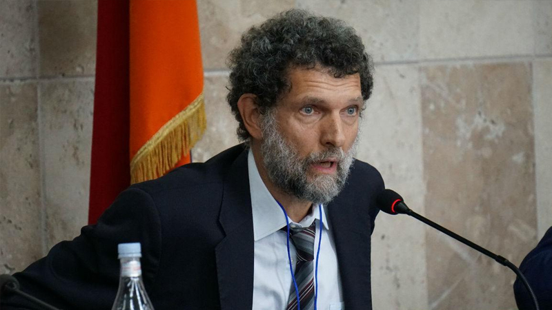 acikradyo's tweet photo. GÜNÜN SÖZÜ

Bir kez dahi savcı yüzü görmüş değilim. Savcılık ifadem hiç alınmadı. Üstüne beraat ediyorum, tahliye kararı veriliyor. AİHM’in ‘hak ihlali’ kararları var. Ama hâlâ cezaevindeyim. Tüm bu yaşatılanlar karşısında adaletin yüzünü göreceğim günü bekliyorum. https://t.co/12rFk8P0kF