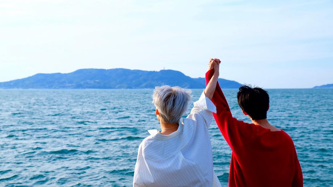 jeongshuah's tweet photo. when the photo involves the beach and sea, joshua and jeonghan are absolutely perfect for it.

#조슈아 #정한 https://t.co/xkvc1RaX30