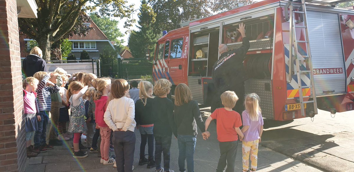 Brandweer Ben kwam bij de kleuters over zijn beroep vertellen #kinderboekenweek #watwiljelaterworden #brandweer
