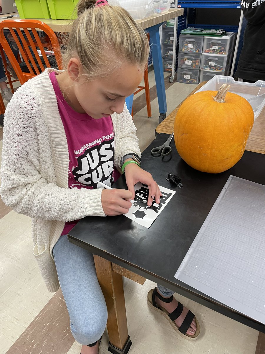 JenniferLinde1's tweet photo. Spark Hex 2 started our pumpkin project this week🎃 @IKMManningMS https://t.co/JSEzbjFOtD
