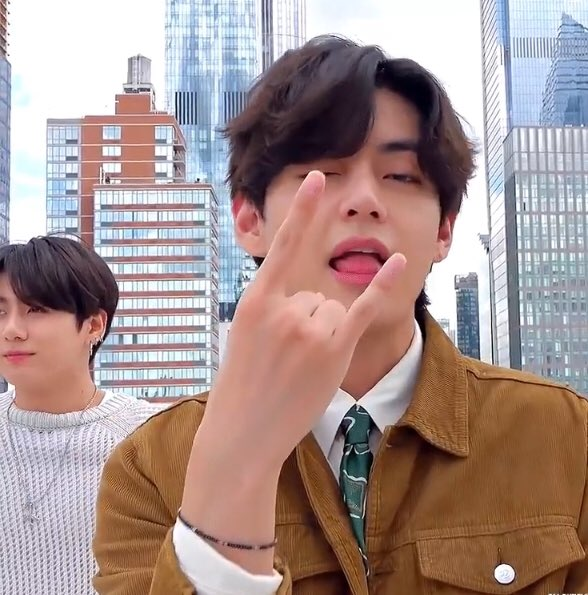 yang belakang gausah di lirik, dilirik yang depan aje