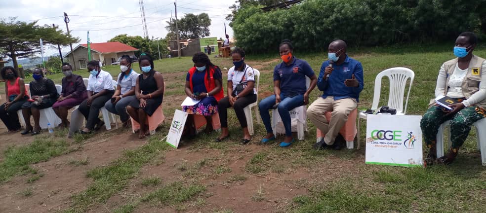 Happening now, representatives of CSOs in Kyegegwa District talking about the work they do to in support of the girl child. These have partnered with COGE to commemorate the International Day of the Girl. @savechildrenug @KIFAD Uganda @cogeUG @CAREUganda @ElliotOrizaarwa