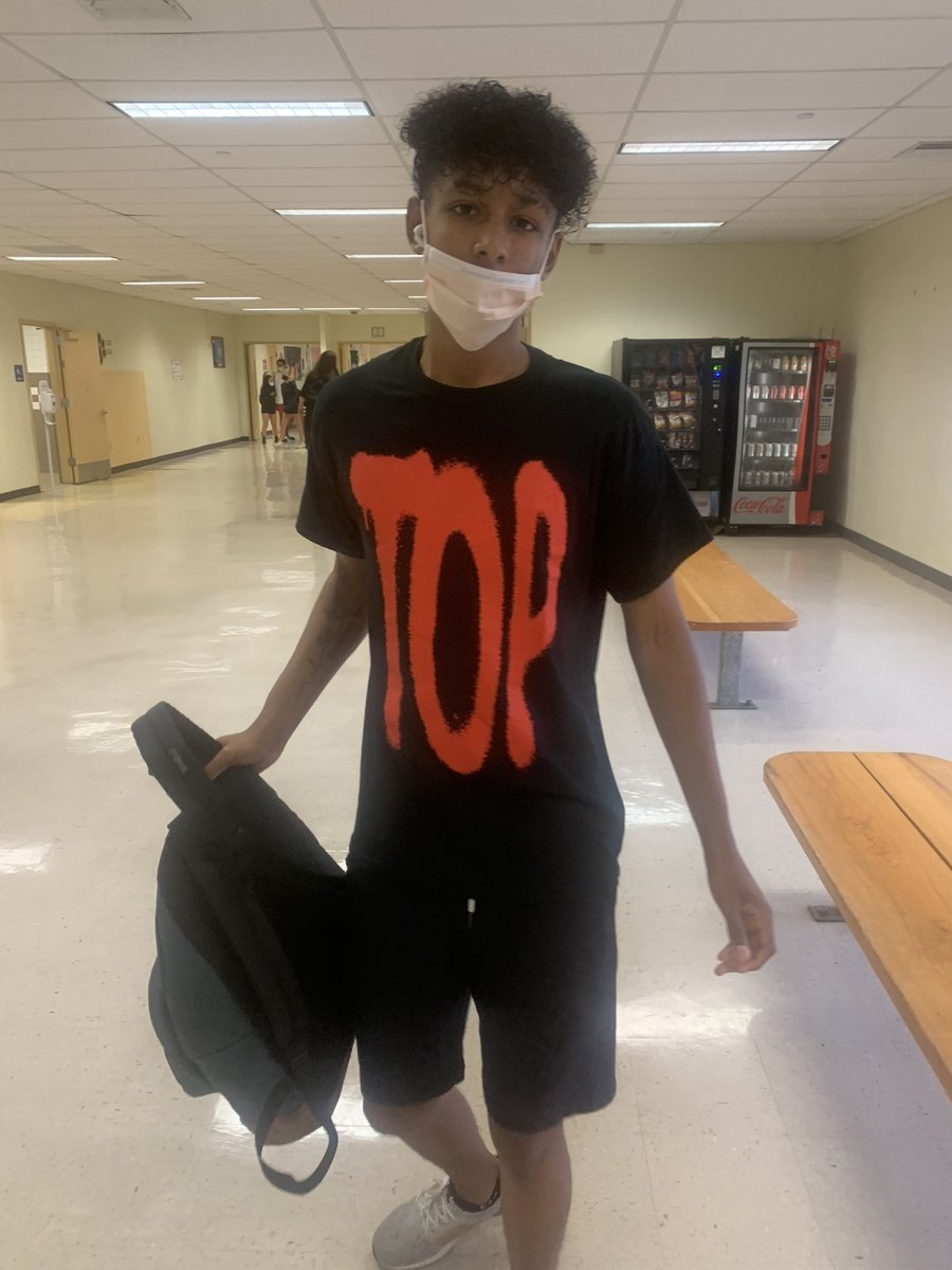 SparkleDragon24's tweet photo. #FREETOP #REAL #VLONETHUG @_bryansegura https://t.co/vbF5UOidYG