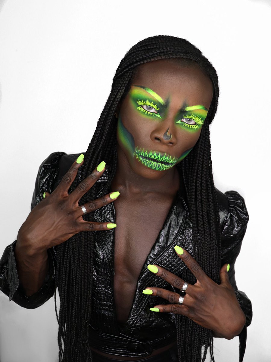 WAY_OF_YAW's tweet photo. #halloween never looked so good☠️💚 https://t.co/IXaIlnnJ8T