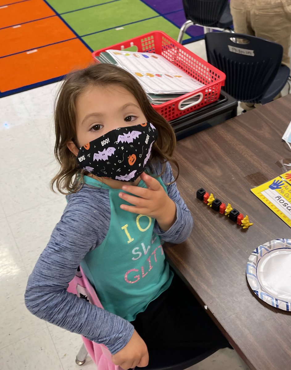 SummerC954's tweet photo. We loved extending and creating patterns! #GrowingGreatGators #KinderGators #SCESGators https://t.co/r8DDMX5OeY
