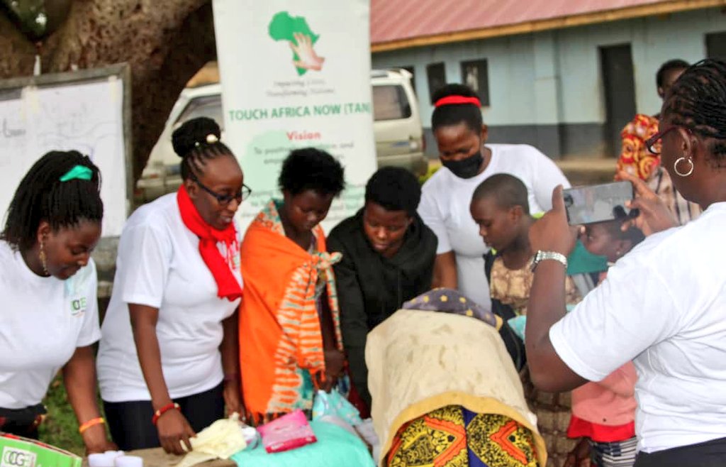 #KIFADupdates; We believe its important to empower girls with the right skills on how resuable menstrual pads. on our visit to Kyegegwa District Head Quarters for pre activities of #InternationalDayoftheGirl @PathfinderInt @CSBAG @savechildrenug @cogeUG,@JulieAJoslyn