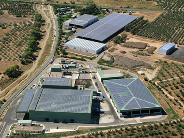 CGTReus's tweet photo. Mor en accident laboral un treballador de SECOMSA, que era delegat de la CGT.
Lamentem profundament els fets i traslladem el nostre condol als familiars del company.
Demanem l'aclariment dels fets i l'assumpció de les responsabilitats que corresponguin.
https://t.co/6syU2iknbg https://t.co/uvS1Yvz1QQ