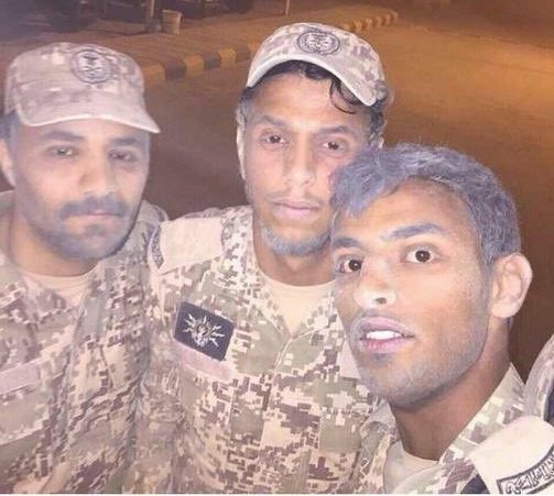 صورة فخمة وعظيمة لجنودنا الأبطال الذين يبذلون الغالي والنفيس للذود والدفاع عن وطنهم وتحية شكر وإجلال وتقدير لهم وأسأل الله تعالى أن ينصرهم ويحفظهم 
.
.

أقوى وأفخم رتويت وتعظيم سلام من كل مغرد سعودي لهؤلاء الأبطال الذين نعتز ونتشرف ونفاخر بهم 

🇸🇦🇸🇦🇸🇦