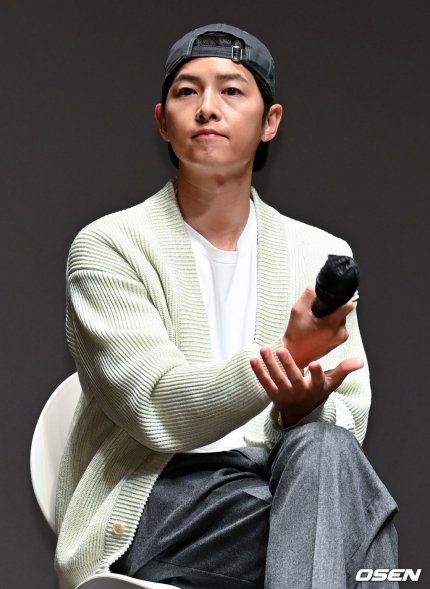 SJK_KiTH's tweet photo. [Media Photos] รูปจุงกิจากงานเมื่อคืนนี้ค่ะ  #SpaceSweepers GV ทักทายคนดูในโรงภาพยรตร์ รอบฉาย ❤❤❤

#SongJoongKi #ซงจุงกิ 
#송중기 https://t.co/tPdclIEIrT