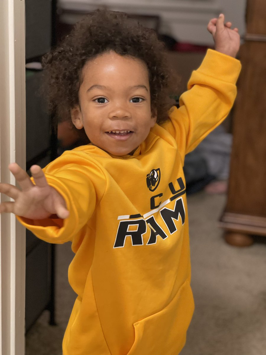 DestiniBraxton's tweet image. Go Rams💛🖤 @Momademia @vcusoe #momlife #phdlife #FirstGenDocs #GoRams