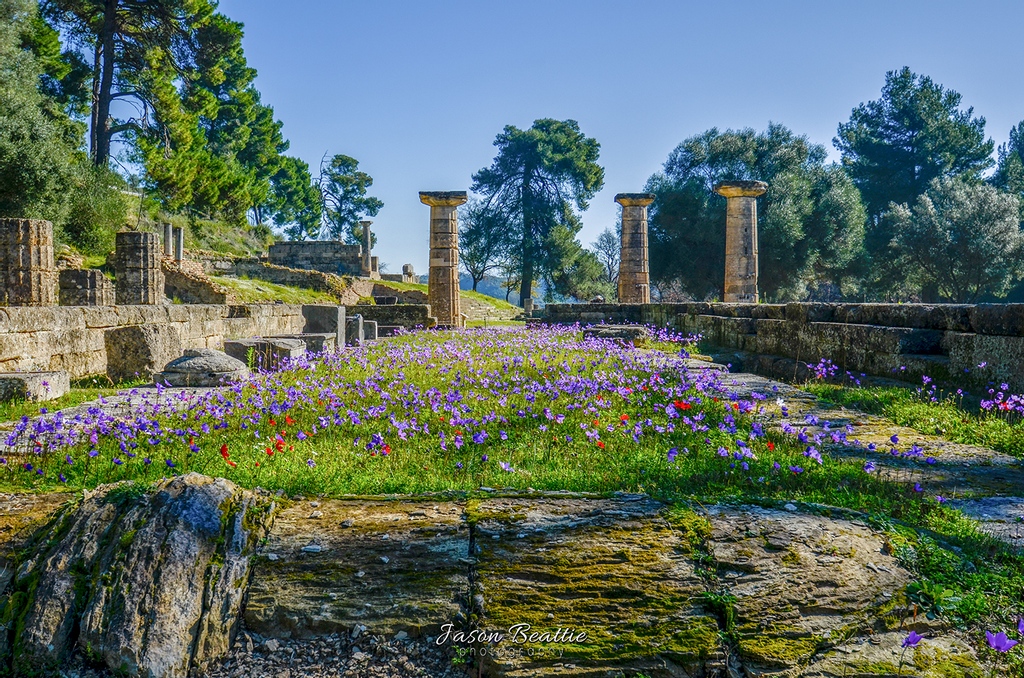 Temple of Hera is the ancient temple honoring the queen of the Greek gods where the torch of the Olympic flame is lit.
.
.
#olympiagreece #templeofhera #ancientgreece #homeoftheolympics #greece #discovergreece #eros_greece #hellogreece #greecelover