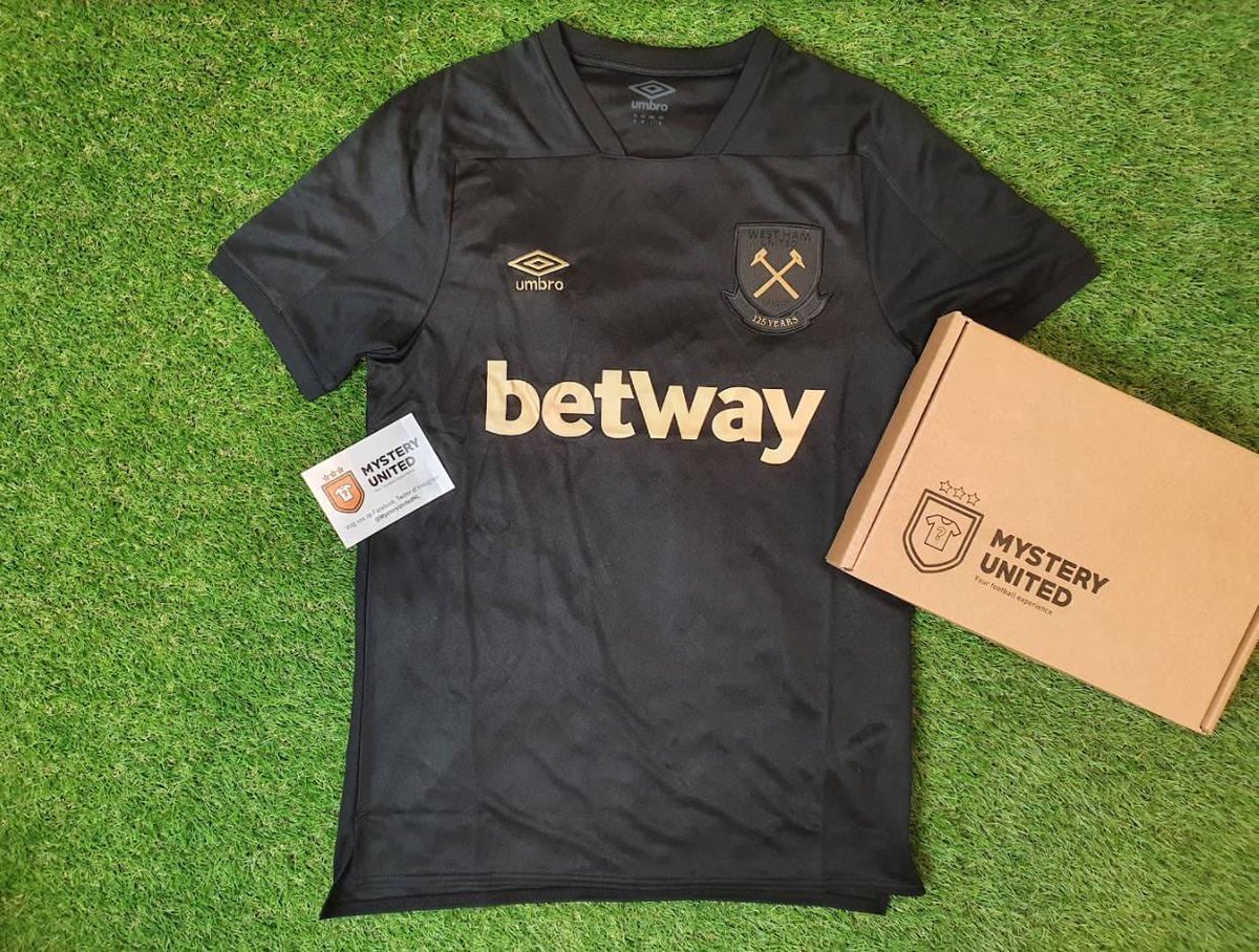 KimHuybrechts's tweet photo. Ｇｉｖｅ ａｗａｙ 👕 Samen met mijn vrienden van @MysteryUnitedNL geef ik een mystery voetbalshirt weg! Wil je kans maken?

🔃 Retweet
✅ Volg @MysteryUnitedNL

Op woensdag 13 oktober maak ik de winnaar bekend! Succes! 👍🏻 https://t.co/eM5udJ1zWz