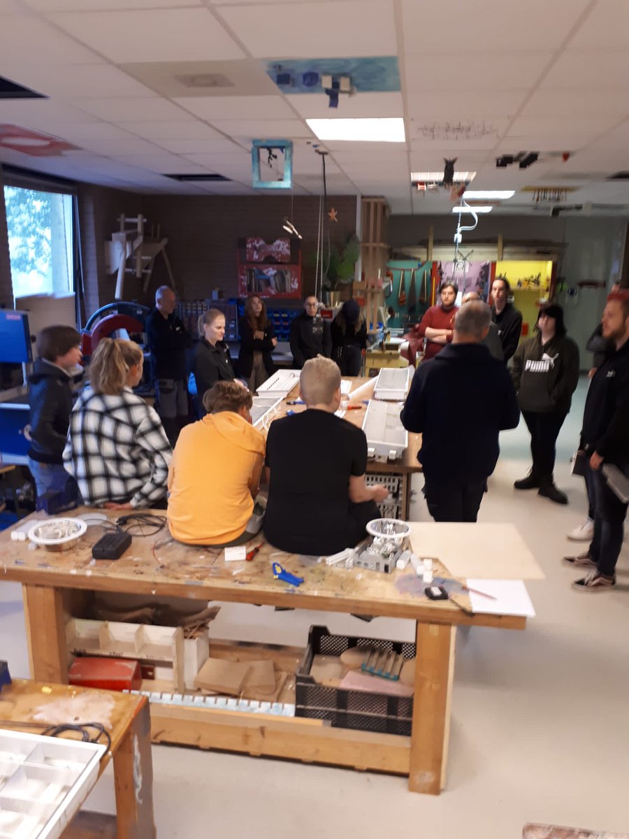 FranckNotten's tweet photo. We mogen weer! @Schoolsparen1 kan weer scholen helpen verduurzamen. Volgende week starten we met de Adriaan van den Ende @gem_Zutphen. Vandaag instructie gegeven aan stagieres van @WALHALLAb_NL die mee gaan. https://t.co/uOqDqtZxZy