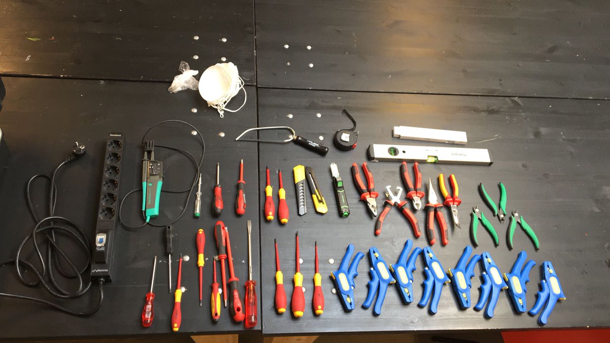 FranckNotten's tweet photo. We mogen weer! @Schoolsparen1 kan weer scholen helpen verduurzamen. Volgende week starten we met de Adriaan van den Ende @gem_Zutphen. Vandaag instructie gegeven aan stagieres van @WALHALLAb_NL die mee gaan. https://t.co/uOqDqtZxZy