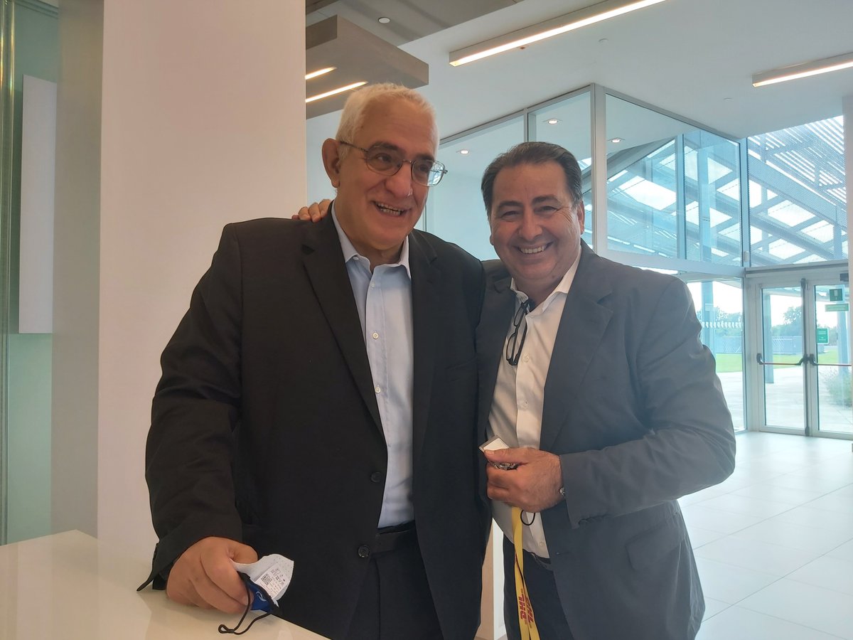 2 personaggi  in cerca di autore
( ma uno  è  da oscar)