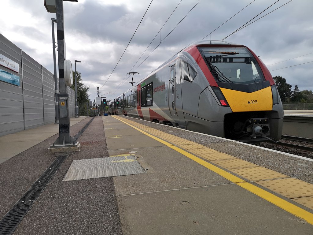 DownOnTheStour's tweet photo. From Stadler at Norwich to Bombardier around Cambridge!
Time for the excellent 379s back to the Capital!
#DispatchersOfTwitter #trainphotography #railwayphotography #railwaytwitter #stadler #class755 #class379 @greateranglia https://t.co/iaZzmrPAjf