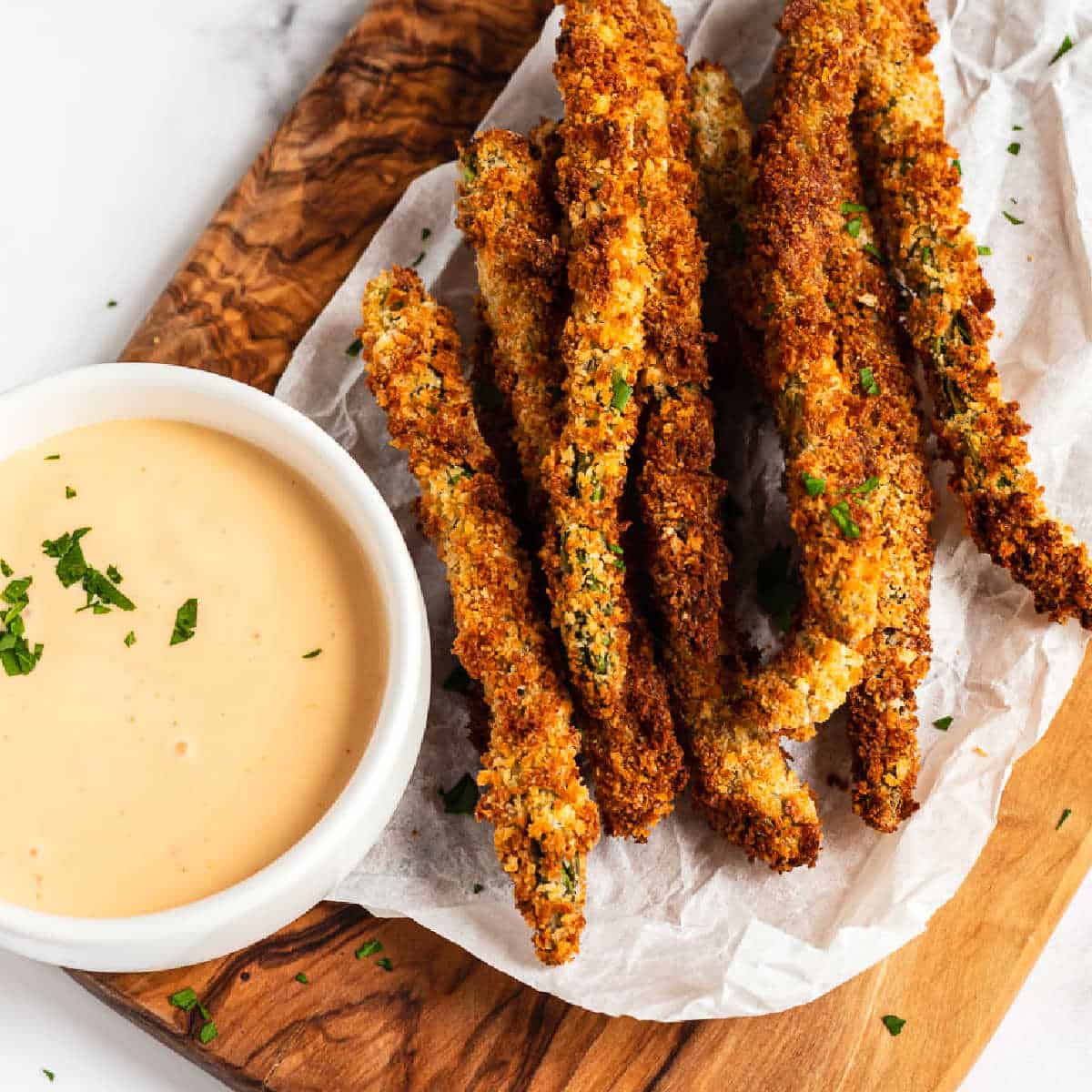 taketwotapas's tweet image. These quick and easy Air Fryer Asparagus Fries are a healthy snack that everyone will love. Pair it with your favorite dipping sauce for a fun appetizer finger food! #FreakyFridayRecipes 🖨👉🏻: taketwotapas.com/asparagus-frie…