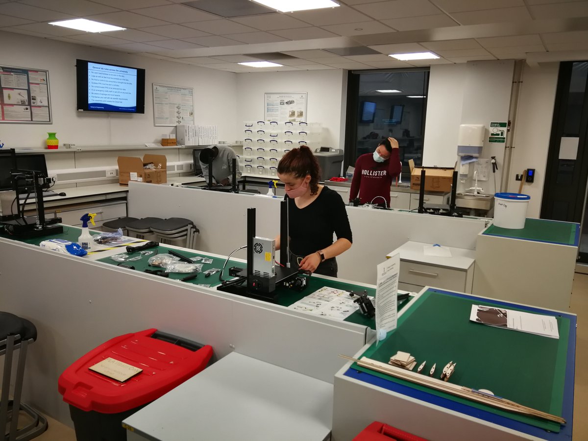 pete_dorrington's tweet image. More 3DPrinter labs today @SUEngineering - students getting stuck in and great to problem solve with them as they build individual machines. Also offering them flexibility of building in labs or at home, and using in labs or at home! #learningthroughdoing