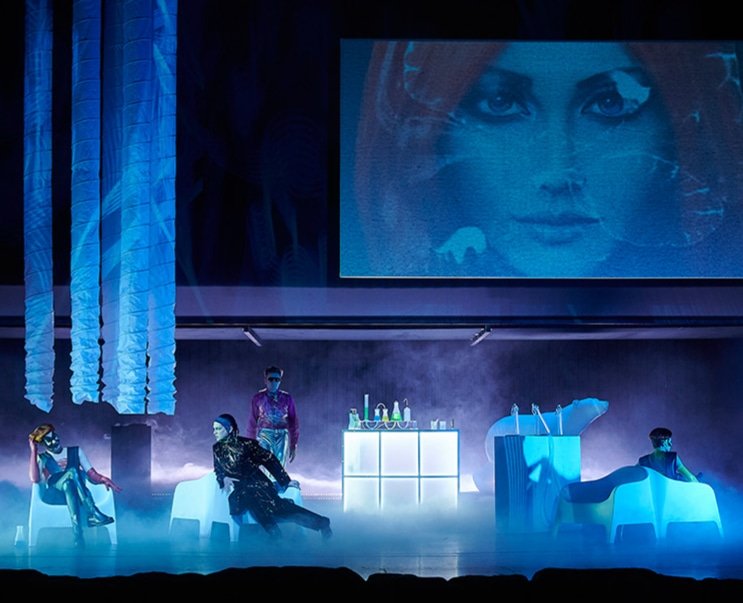 theaterkoblenz's tweet photo. Am 9.10. um 19 Uhr findet die Uraufführung von "Nach Delphi" von John von Düffel statt. Falk Schreiber hat eine Hauptprobe der Inszenierung von Intendant @markusdietze besucht und sendet einen begeisterten und begeisternden Probenbericht. Lest hier: https://t.co/YqEXZiGjGl https://t.co/8IRZMEHRnU