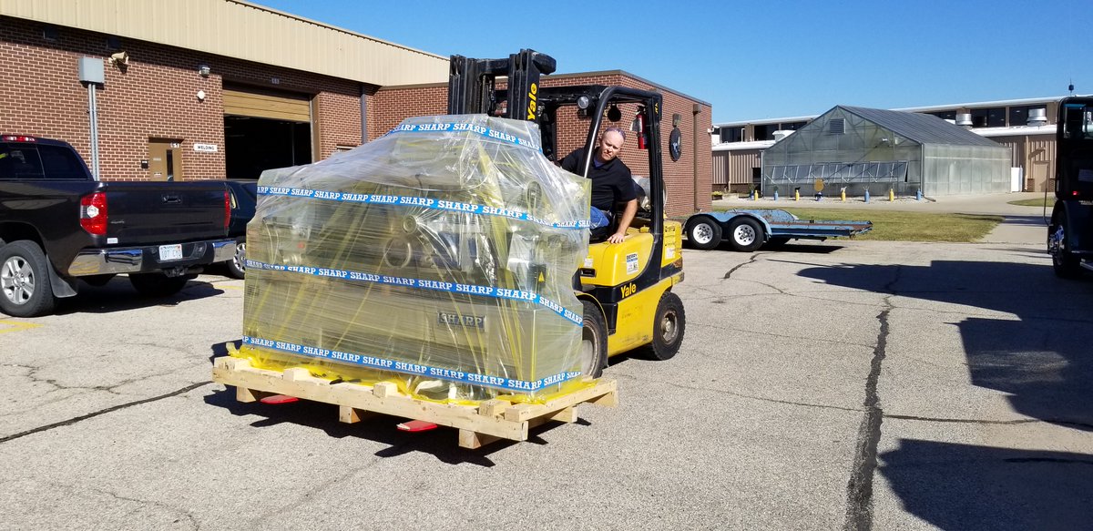 NewtonHSKS's tweet photo. BIG week for our machining program! Our two new engine lathes arrived after they decided to take a several month vacation on the west coast :) Thankful for our partnership with Hutchinson Community College to make this all possible! #RailerPride #RailerCTE https://t.co/dOPaMbAqGX