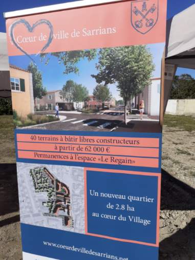 Le sous prefet de Carpentras était présent à la pose de la 1ere pierre de l'opération coeur de ville à Sarrians.
L'Etat a participé pour près d'un million d'euros, via la DETR, au fiancement de ce projet