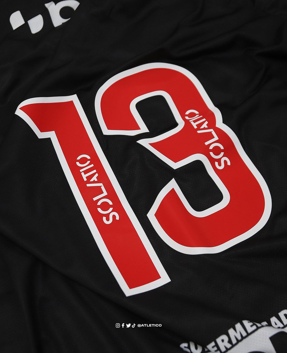 Atletico's tweet photo. 🖤 Em cada detalhe, um toque de classe... 🐔 #TrajeDeLuta3 https://t.co/tjw0pC6zRP