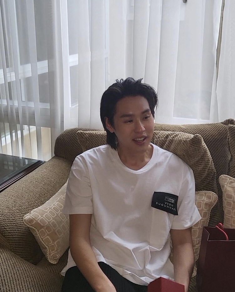 miwiioo's tweet photo. next live when interview asks about this photo: “it’s meant to be shared amongst us privately so i was surprised when i saw he posted” 💀💀💀

 #คีมีโนโต๊ะ https://t.co/xDM9PuJF2x