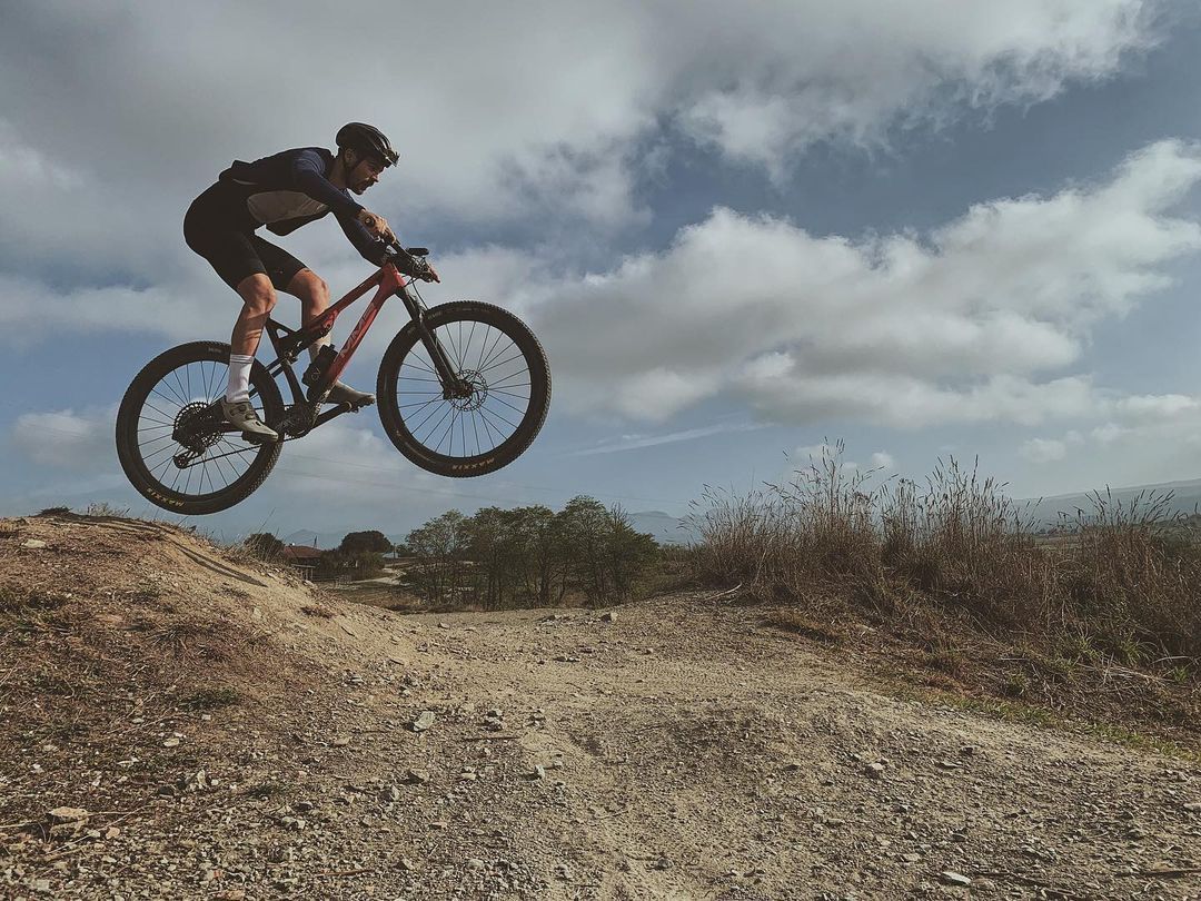 💚 CAP DE SETMANA 💚⠀
⠀
Amunt! La comarca t'espera per saltar i fer l'animal 🙌🏼🚵
⠀
#osoning #osona #territoriosoning #btt #cycling

📸 @onmy_wheel