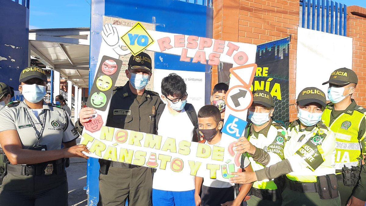PoliciaDepuy's tweet photo. En esta semana de receso escolar acompañamos con nuestra oferta institucional a los niños, niñas y adolescentes del la Institución Educativa Ciudad Mocoa. @TransitoPolicia @GaulaPolicia @CarabinerosCol #GINAD #SEPRO https://t.co/YBszbooWlZ