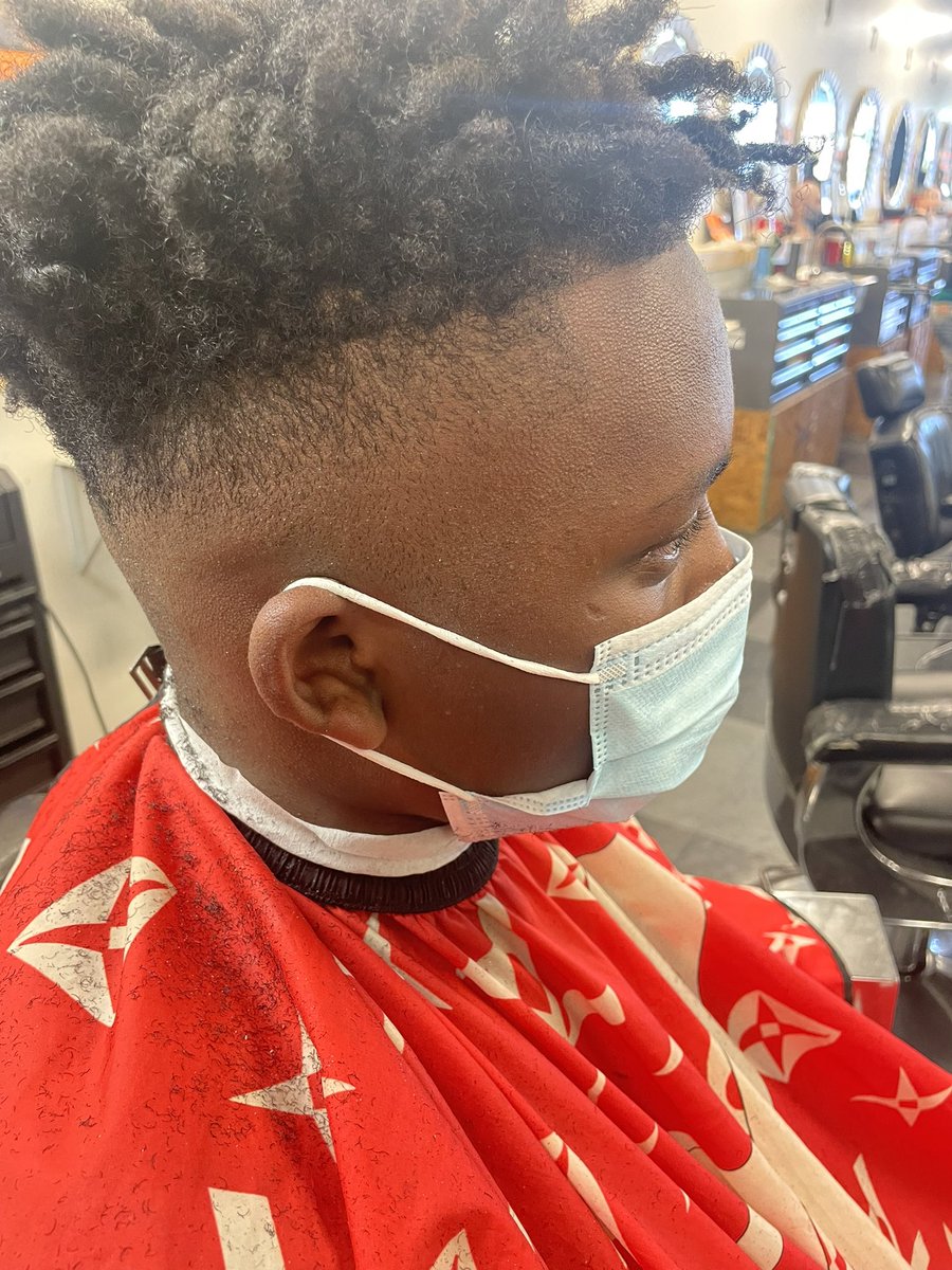 ReseBladez8's tweet photo. #studentbarber 1st couple heads ever🤷🏽♂️ ain’t perfect but i see my potential fashoo https://t.co/aPXLIniAOl