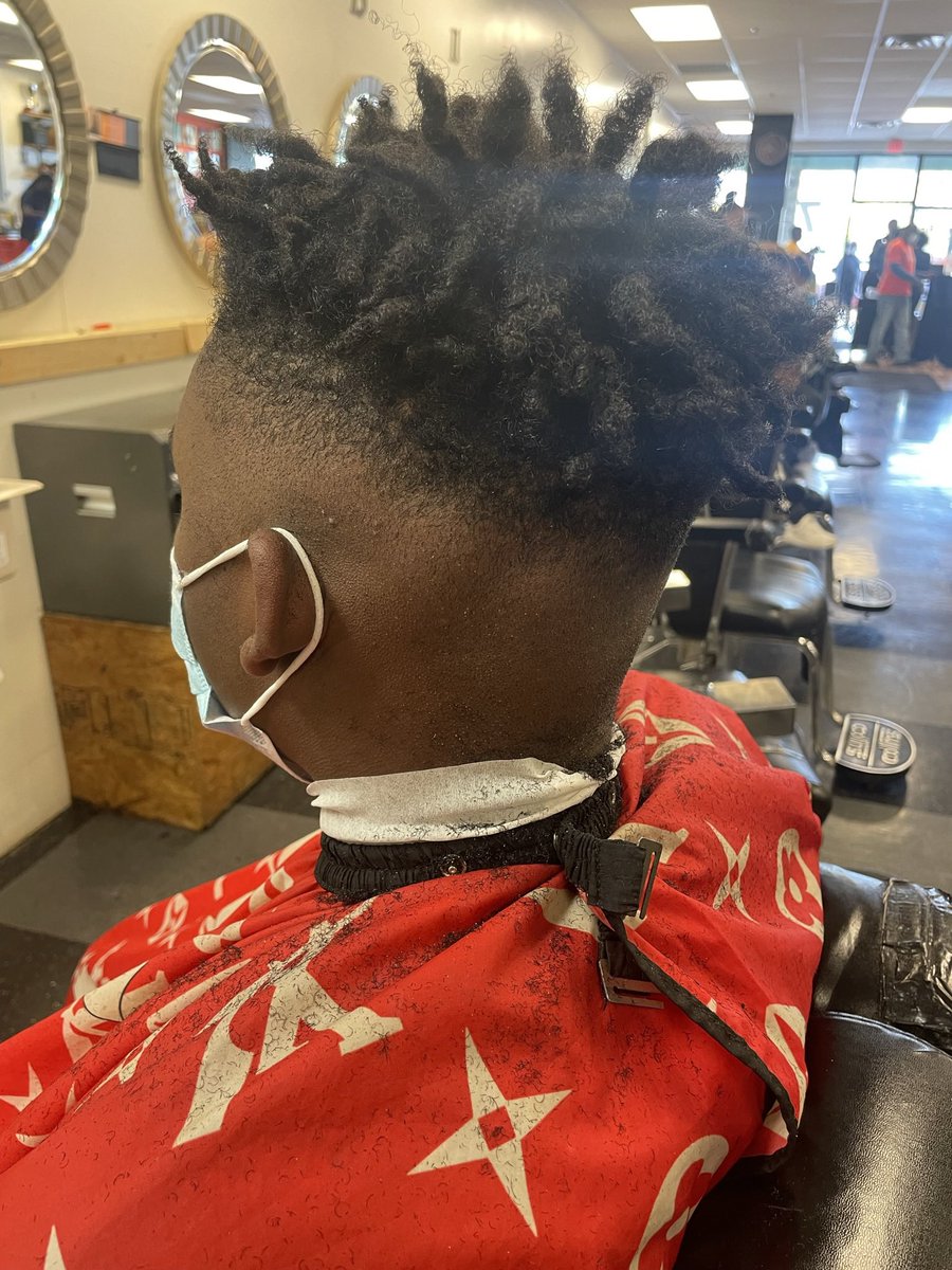 ReseBladez8's tweet photo. #studentbarber 1st couple heads ever🤷🏽♂️ ain’t perfect but i see my potential fashoo https://t.co/aPXLIniAOl