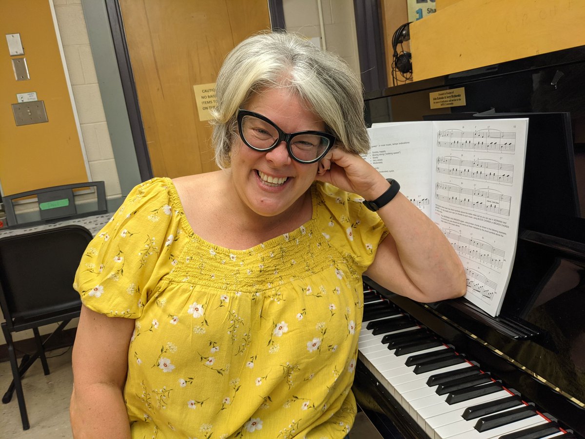 MpsjMusic's tweet photo. Introducing the fabulous Ms. Dawn Pear. Such a great addition to our Department and our school community. Happy Thanksgiving weekend! https://t.co/Gv1TDqKK2W