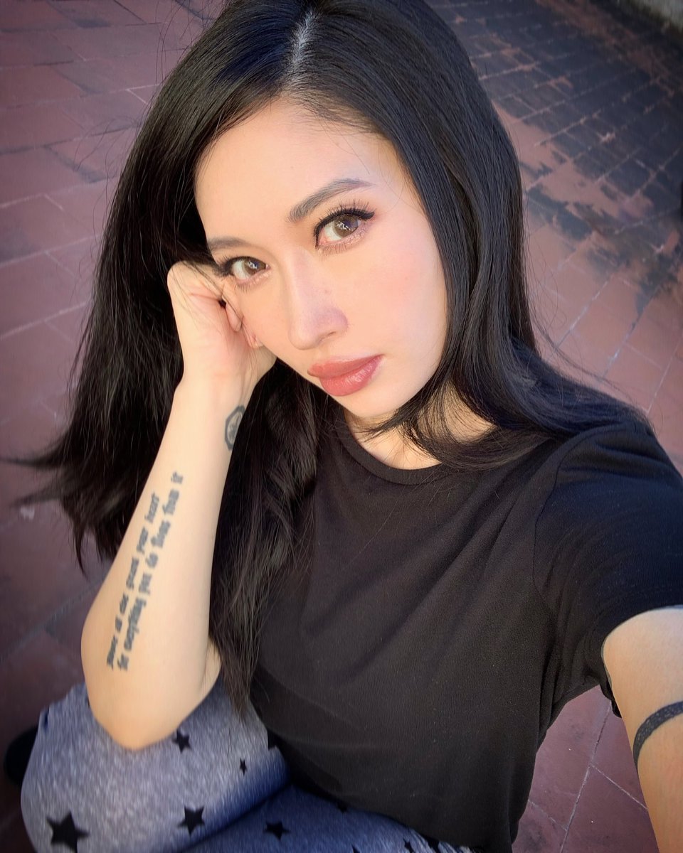 Hello Europe! Weekend vibes from Lisbon 🇵🇹🧛🏻‍♀️