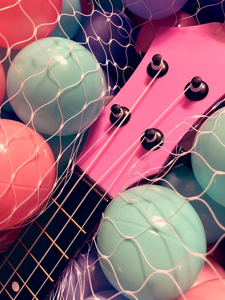 sarabellum23's tweet photo. What do a bag of balls and a ukulele have in common? Stop by @fwdflock’s Camp Mingo TOMORROW 1pm Burrows Park to find out. https://t.co/1YXp0XThMh