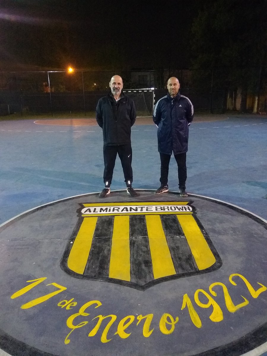 ⚽NUEVO CUERPO TÉCNICO⚽
⏩Desde la noche de ayer Gabriel Vukoja junto al preparador físico Lucas Asensio, se hicieron cargo de la dirección técnica del primer equipo. ¡Muchos éxitos!