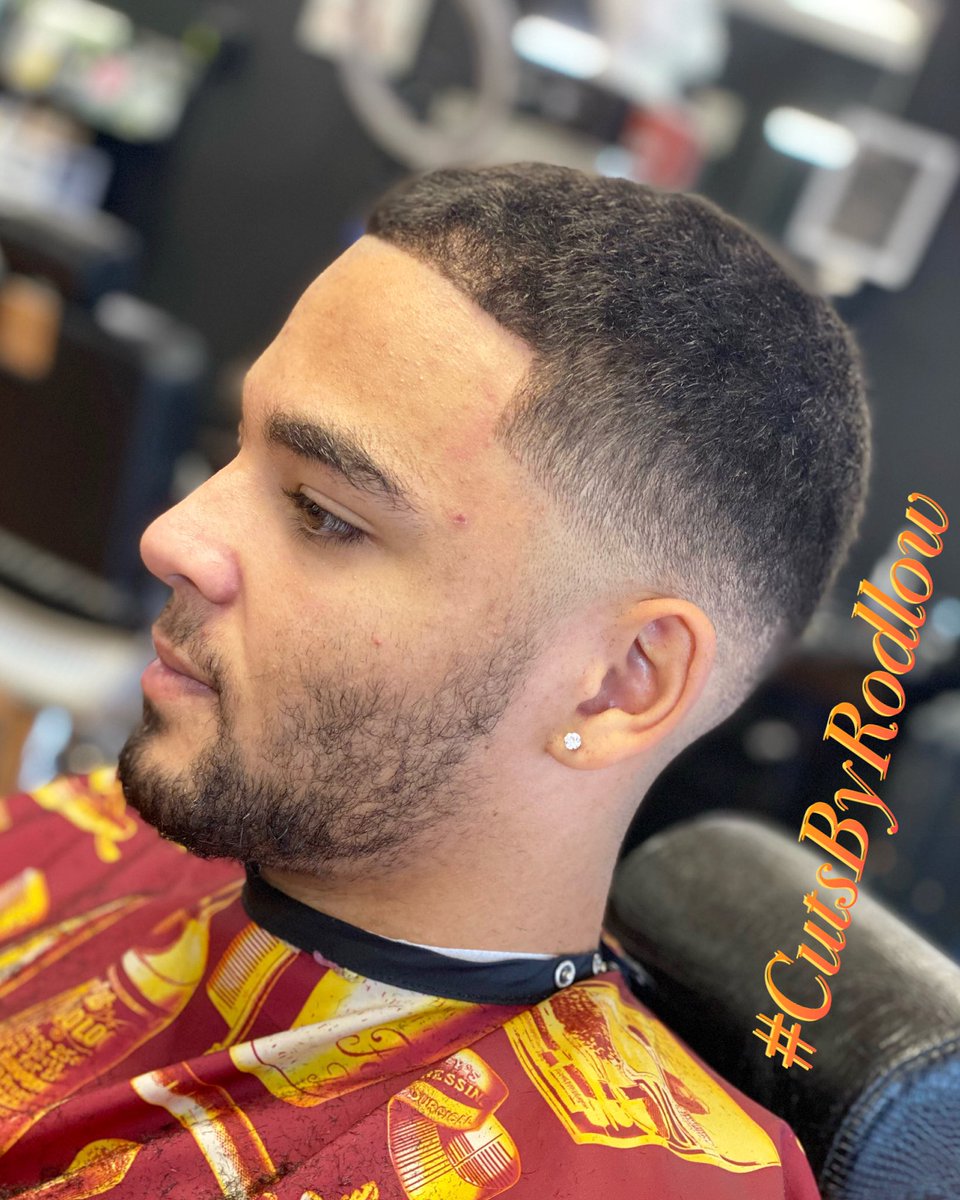 RodneyWhitlow's tweet image. With My Guy @darnell227 Practice Good Business Principals &amp;amp; Don’t Let Any 🤡‘s Tell You Different. #CutsByRodlow #RodlowDaBarber #TeamImpeccable 👈🏾#ToledoBarber #OhioBarber