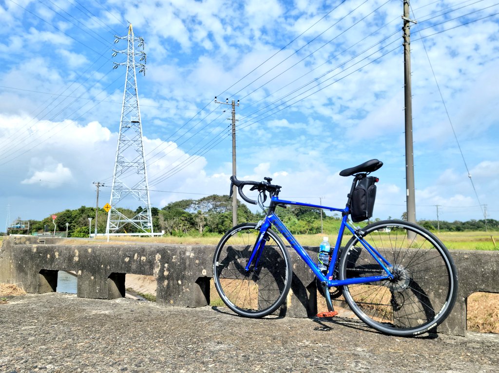 今日二年ぶりくらいに倉庫からチャリンコ引っ張り出して乗ってきた 