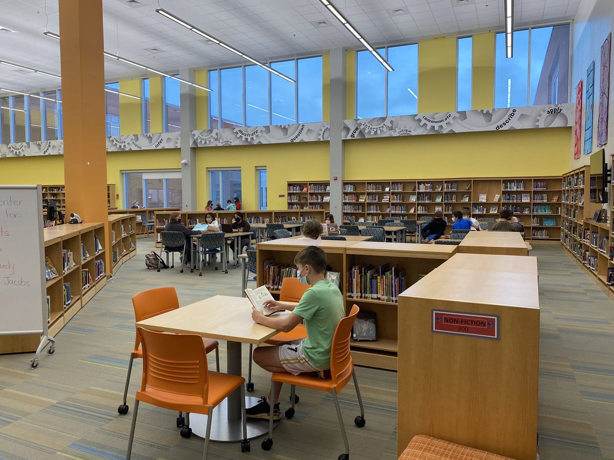 jldcassidy's tweet photo. Great way to start my day. Ss in the media center. ❤️@AFMSChargers #WonderWake https://t.co/8X96OxPNaU